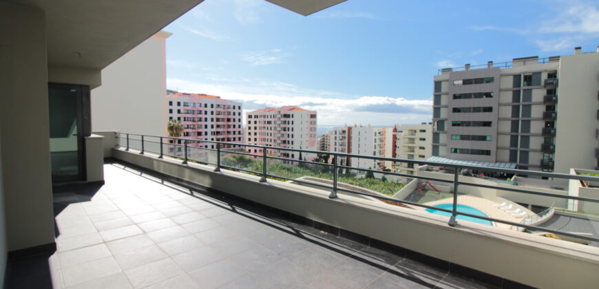 Apartamento T3 com Piscina em São Martinho, Funchal