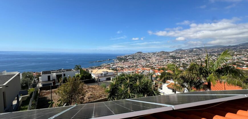 Moradia V3 + Sótão com  Vista Mar Funchal